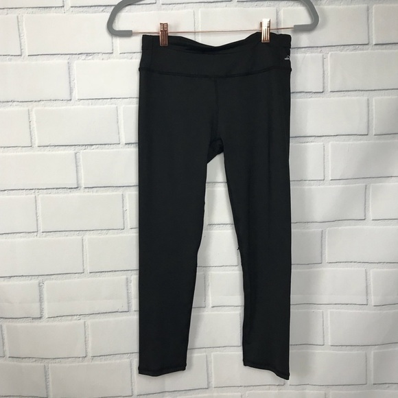 Fabletics Gia Powerlite Crop Capri Black Leggings - Picture 1 of 7